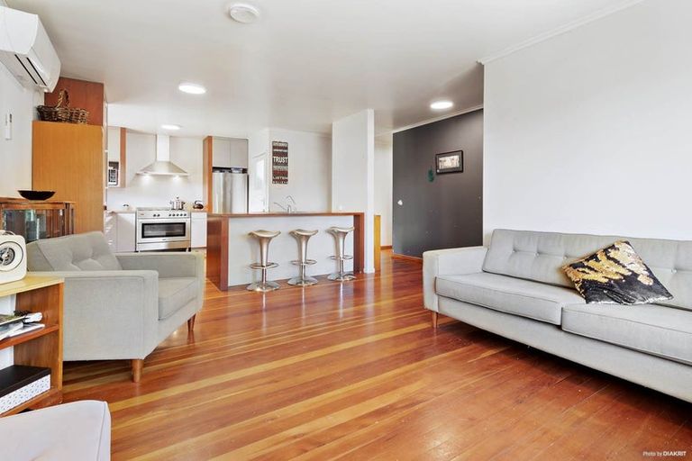 Photo of property in 17 Mildmay Road, Henderson, Auckland, 0610