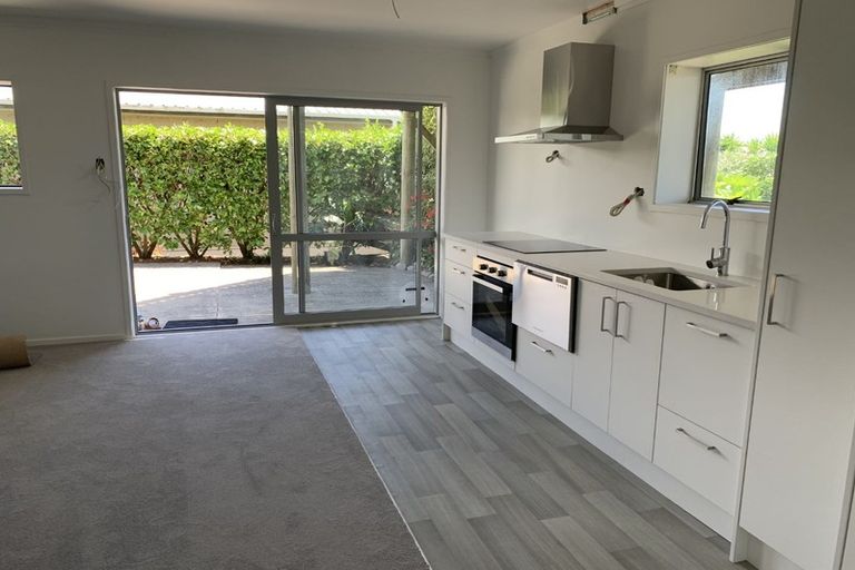 Photo of property in 28 John Dee Crescent, Red Beach, 0932