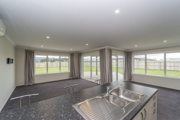 Photo of property in 8 Hartley Avenue, Carterton, 5713