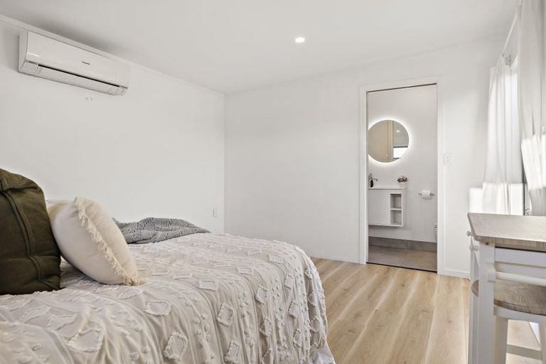 Photo of property in 44b Crosland Road, South Head, 0874