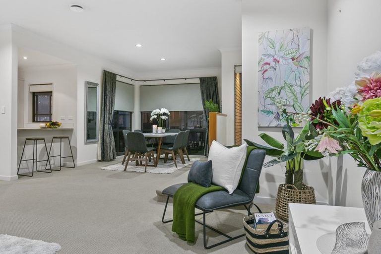 Photo of property in 23 Trotting Terrace, Fairview Heights, Auckland, 0632