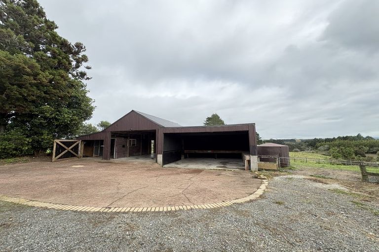 Photo of property in 412 Taupaki Road, Kumeu, 0892