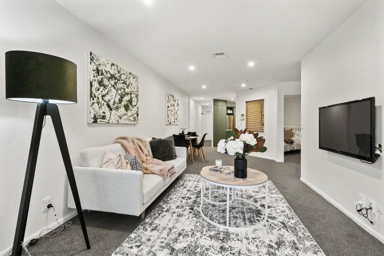 Photo of property in 2e/5 Kent Terrace, Mount Victoria, Wellington, 6011