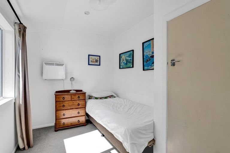 Photo of property in 40 Turakina Street, Merrilands, New Plymouth, 4312