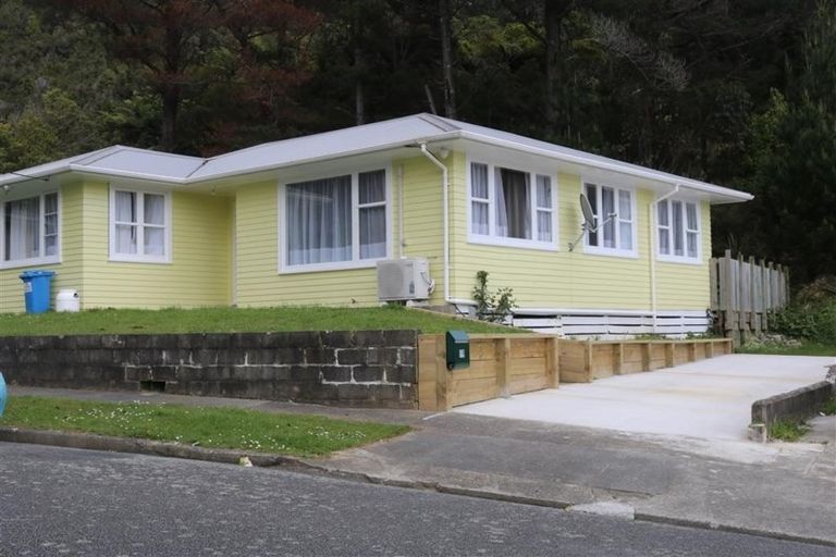 Photo of property in 19 Shackleton Grove, Stokes Valley, Lower Hutt, 5019