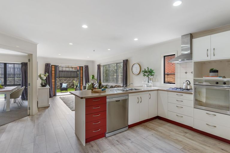 Photo of property in 140 Wellington Street, Howick, Auckland, 2014