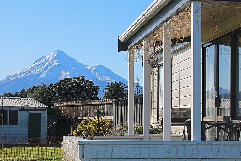 Photo of property in 16 Pohutukawa Drive, Opunake, 4616