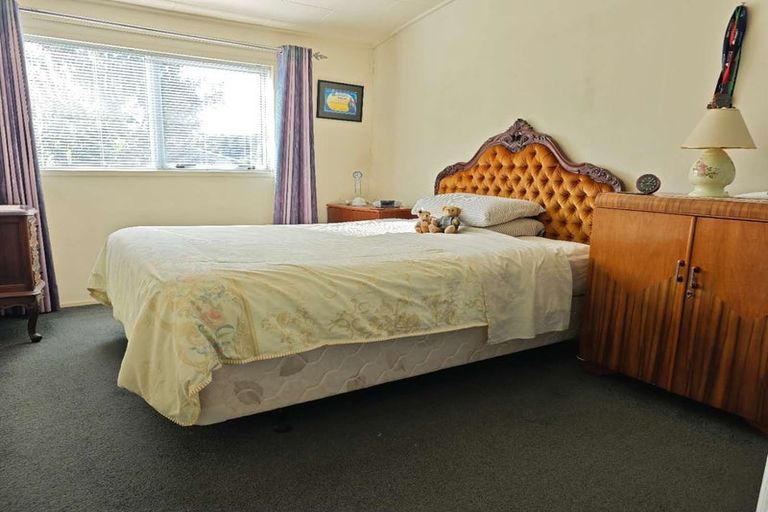 Photo of property in 1/17 Nutsey Avenue, Northcote, Auckland, 0627