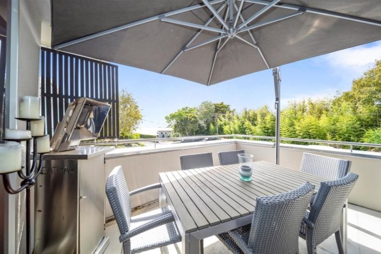 Photo of property in 44 Awanui Street, Merrilands, New Plymouth, 4312