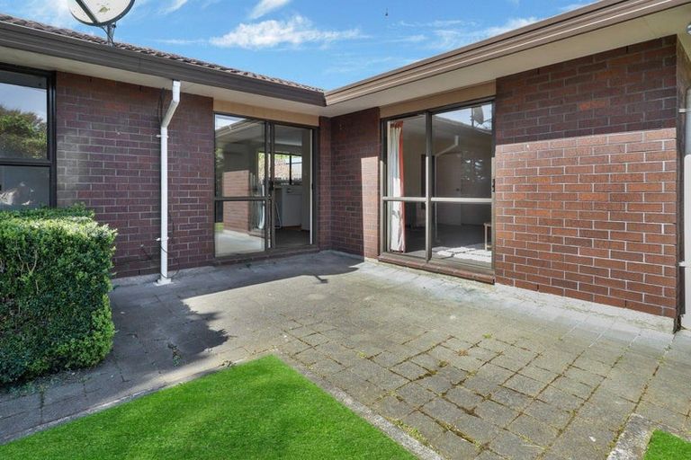 Photo of property in 8 Algie Place, Avonhead, Christchurch, 8042