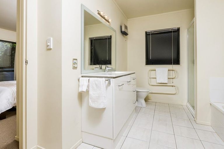 Photo of property in 19/19 Bush View Lane, Northcote Point, Auckland, 0627