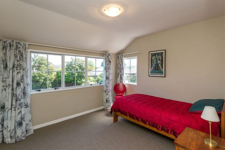 Photo of property in 39 Crofton Road, Harewood, Christchurch, 8051