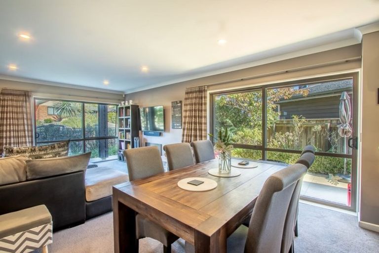 Photo of property in 17 Bluewater Place, Paraparaumu, 5032