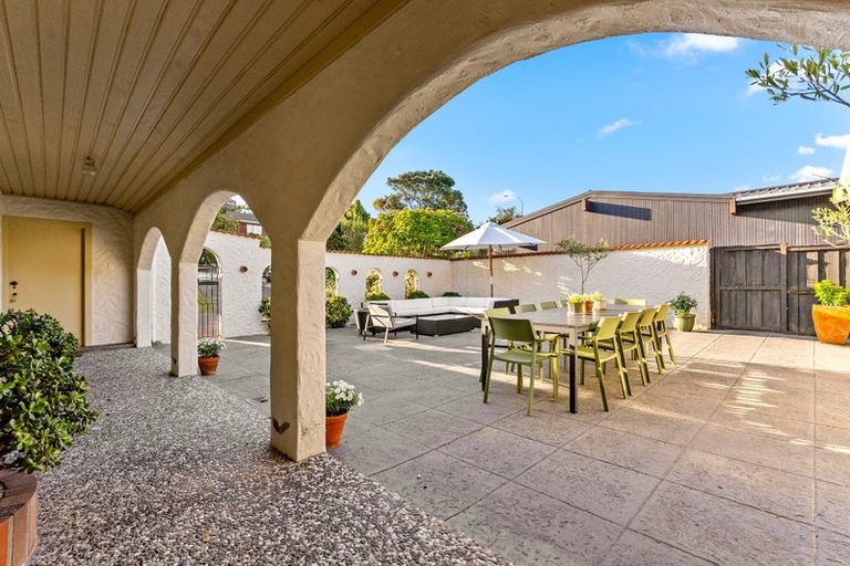 Photo of property in 84 Chelsea View Drive, Chatswood, Auckland, 0626