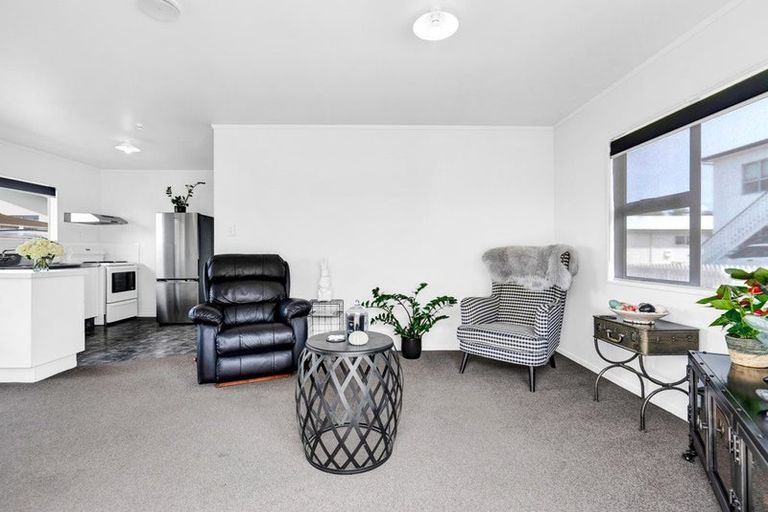 Photo of property in 2/353 Saint Aubyn, Moturoa, New Plymouth, 4310