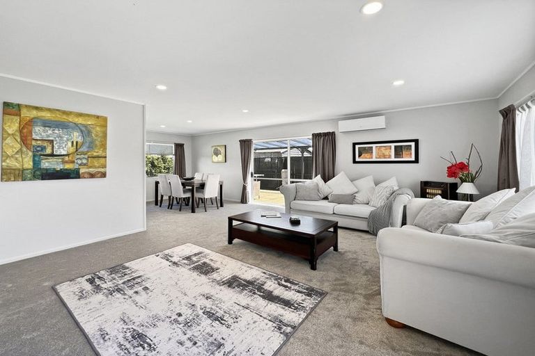 Photo of property in 15 Hocken Place, Mangere Bridge, Auckland, 2022