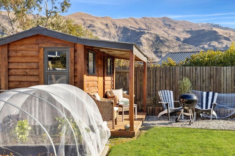 Photo of property in 2 Turnbull Crescent, Wanaka, 9305