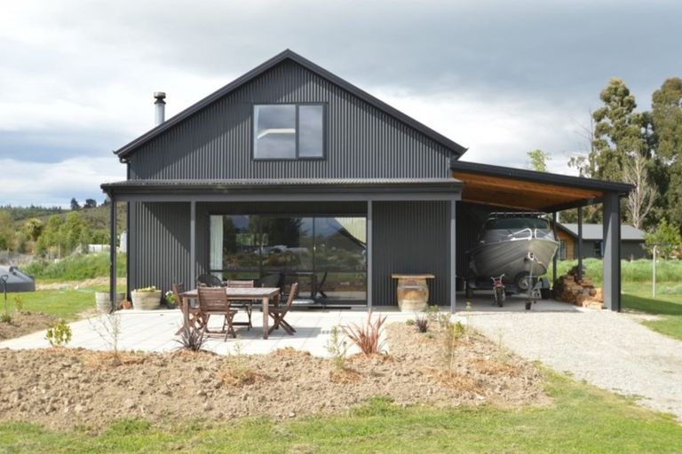 Photo of property in 7 Loach Road, Hawea Flat, Wanaka, 9382