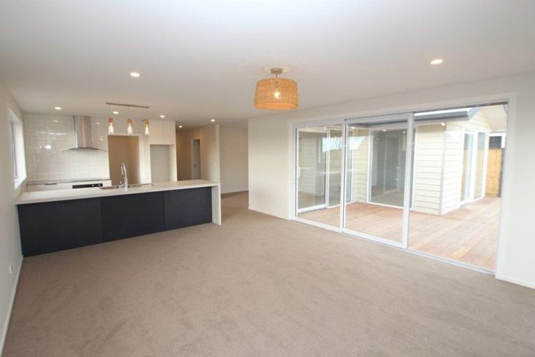 Photo of property in 90 Weston Road, St Albans, Christchurch, 8052
