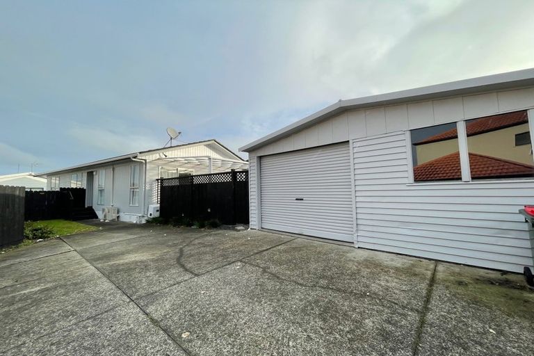 Photo of property in 6b Lisa Rise, Half Moon Bay, Auckland, 2012