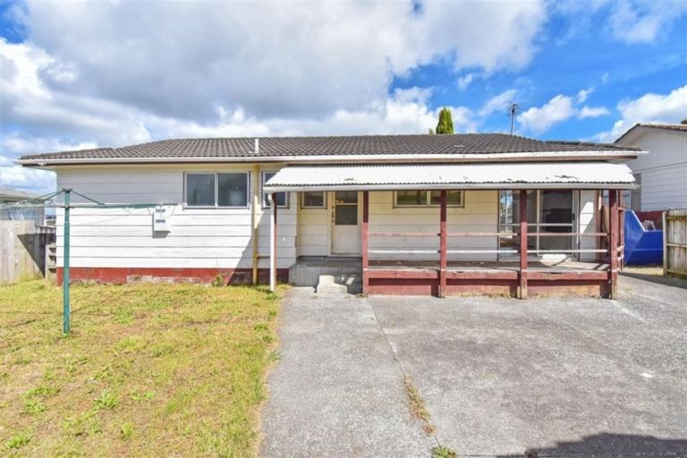 Photo of property in 122 Shifnal Drive, Randwick Park, Auckland, 2105