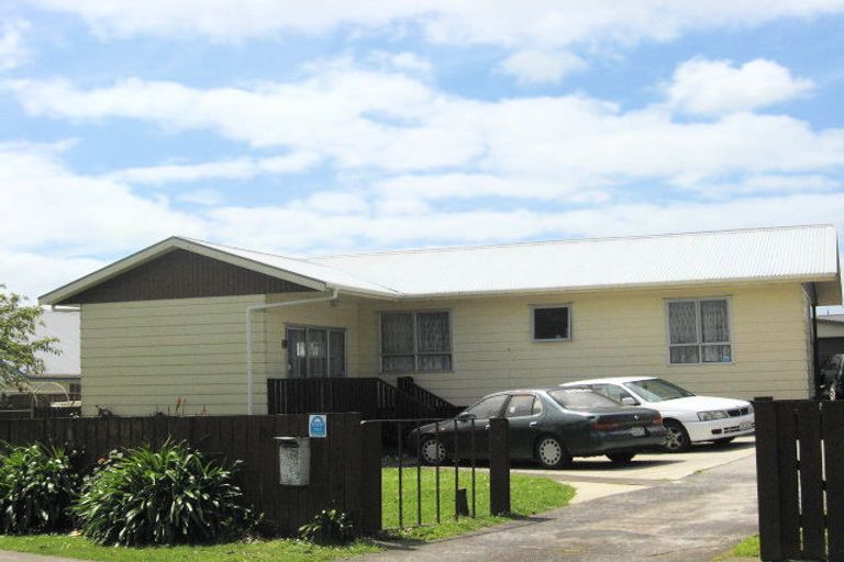 Photo of property in 4 Aden Place, Clendon Park, Auckland, 2103