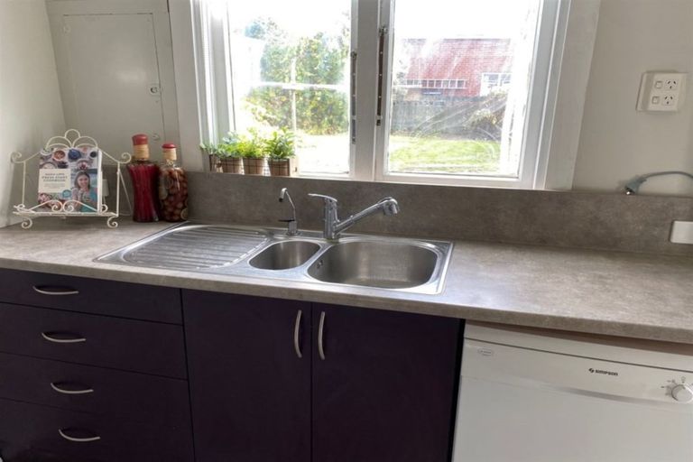 Photo of property in 16 Lanark Street, Balclutha, 9230