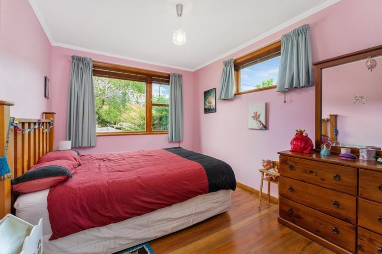 Photo of property in 14 Pinehaven Road, Pinehaven, Upper Hutt, 5019