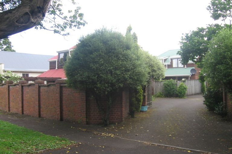 Photo of property in 1/170 Green Lane West, Greenlane, Auckland, 1051