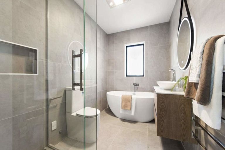 Photo of property in 47a Takutai Avenue, Half Moon Bay, Auckland, 2012