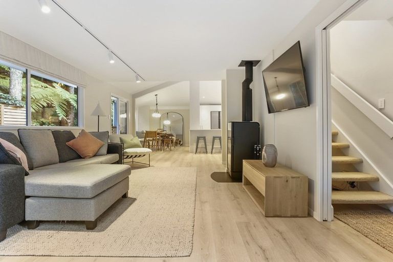 Photo of property in 1/24 Ridgewood Crescent, Birkenhead, Auckland, 0626