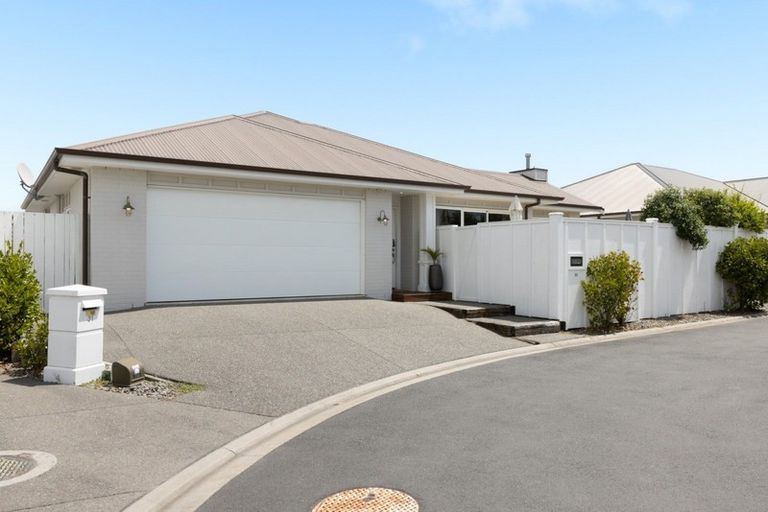 Photo of property in 33 Cassinia Close, Papamoa Beach, Papamoa, 3118