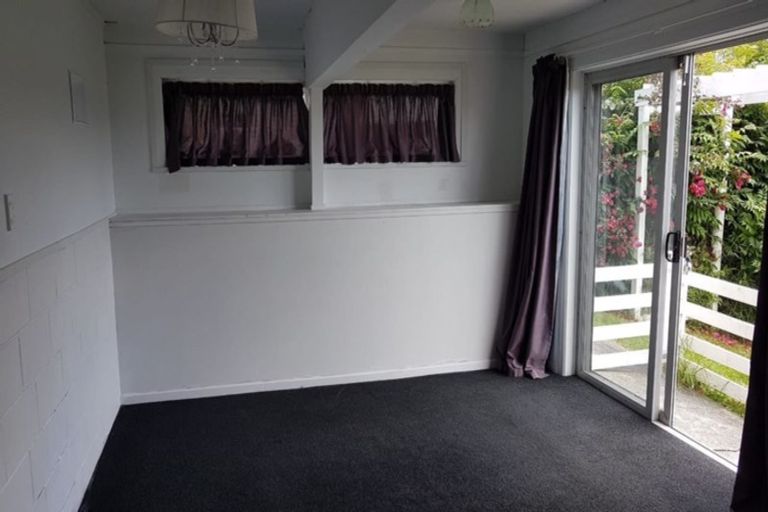 Photo of property in 365 Wairau Road, Totara Vale, Auckland, 0629