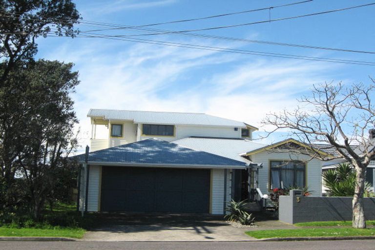 Photo of property in 3 Autere Street, Strandon, New Plymouth, 4312