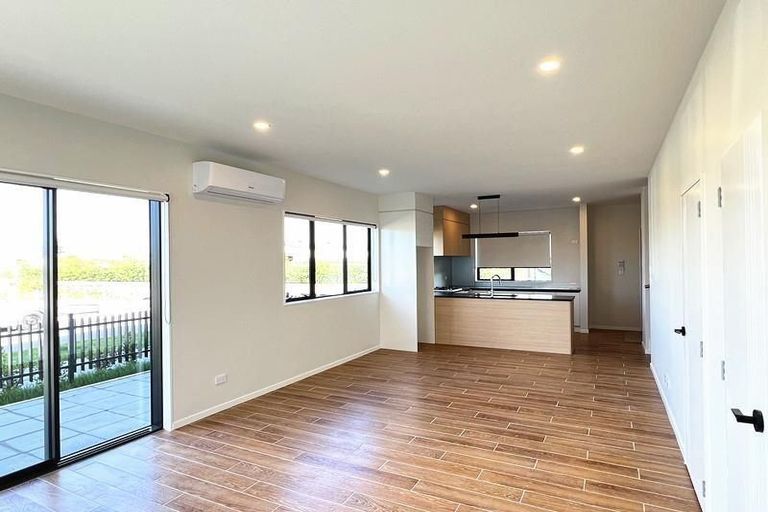 Photo of property in 103a Grove Road, Papakura, 2110