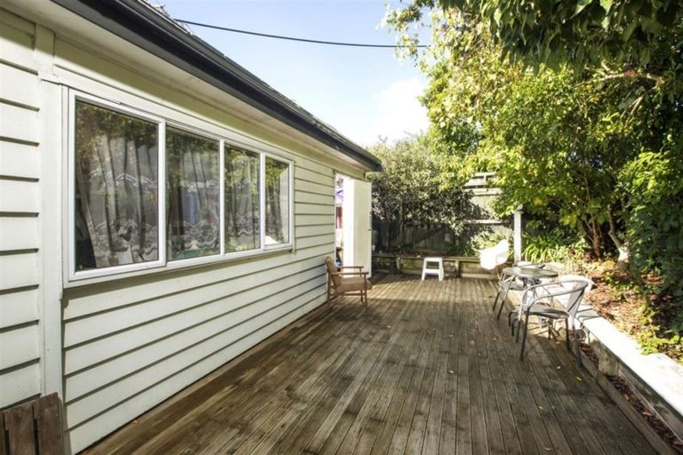 Photo of property in 183 Carlisle Road, Northcross, Auckland, 0632