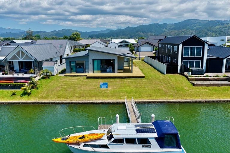 Photo of property in 17 Awatea Drive, Whitianga, 3510