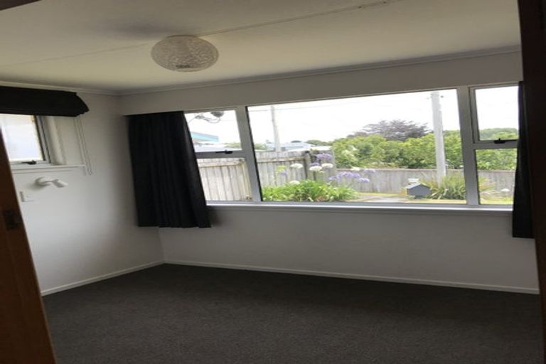 Photo of property in 7b Penrith Street, Westown, New Plymouth, 4310