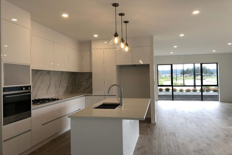 Photo of property in 30 Konoba Avenue, Kumeu, 0810