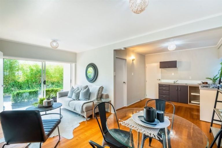 Photo of property in 3/134 Calliope Road, Stanley Point, Auckland, 0624