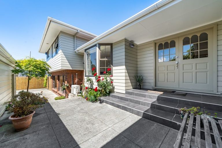 Photo of property in 43c Dowling Grove, Silverstream, Upper Hutt, 5019