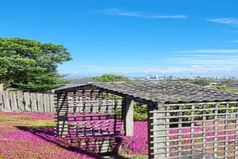 Photo of property in 51 Chelsea View Drive, Chatswood, Auckland, 0626