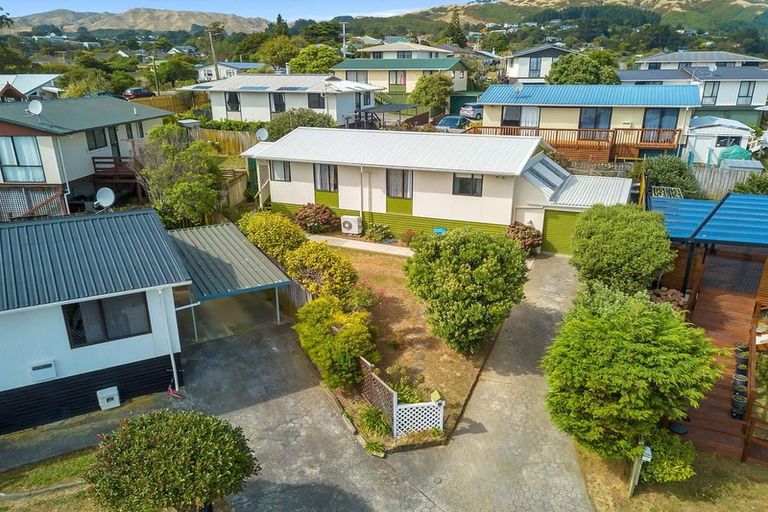 Photo of property in 4 Kivell Street, Ranui, Porirua, 5024