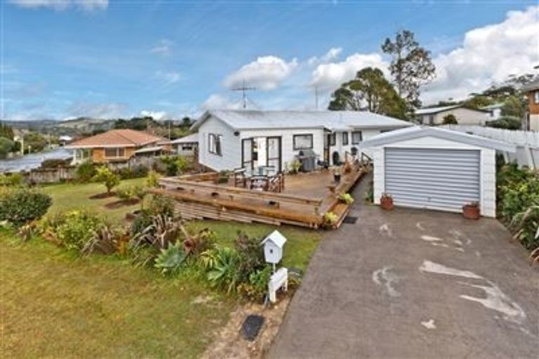Photo of property in 4 Melia Place, Stanmore Bay, Whangaparaoa, 0932