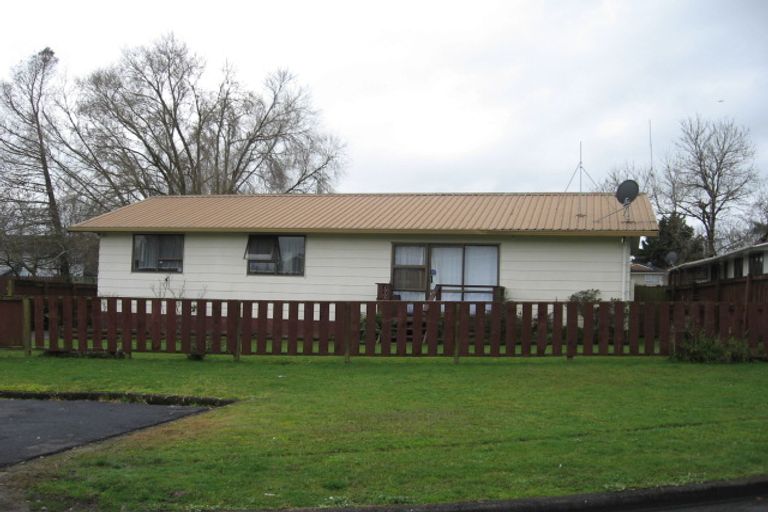 Photo of property in 17 Sheralee Place, Red Hill, Papakura, 2110