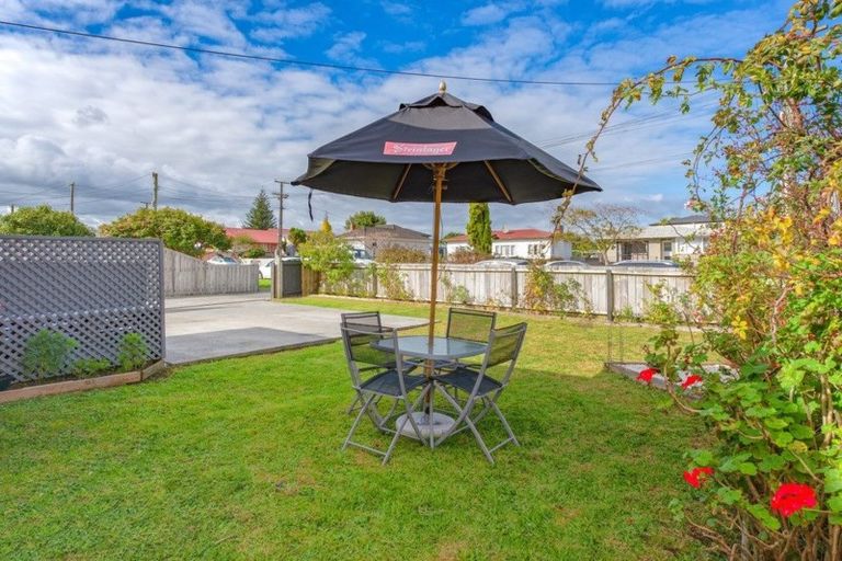 Photo of property in 24 Seddon Avenue, Papatoetoe, Auckland, 2104
