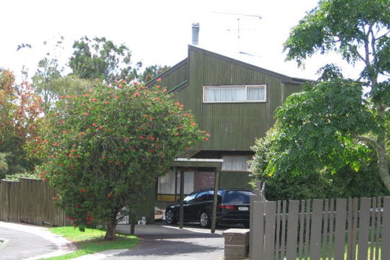 Photo of property in 1/7 Cezanne Place, New Lynn, Auckland, 0600