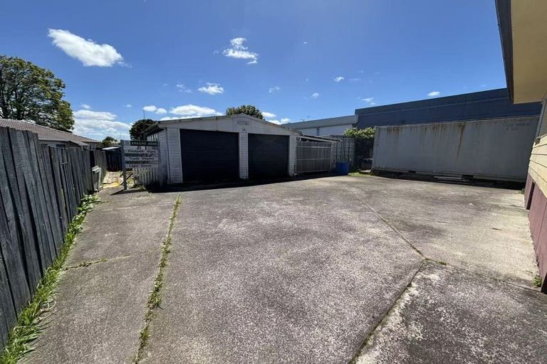 Photo of property in 190 Universal Drive, Henderson, Auckland, 0610
