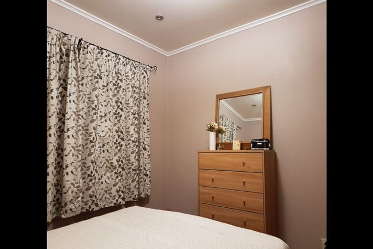 Photo of property in 2/10 Ocean View Road, Northcote, Auckland, 0627