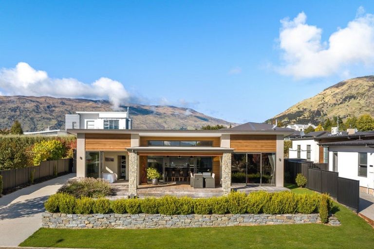 Photo of property in 7 Daniels Terrace, Wanaka, 9305
